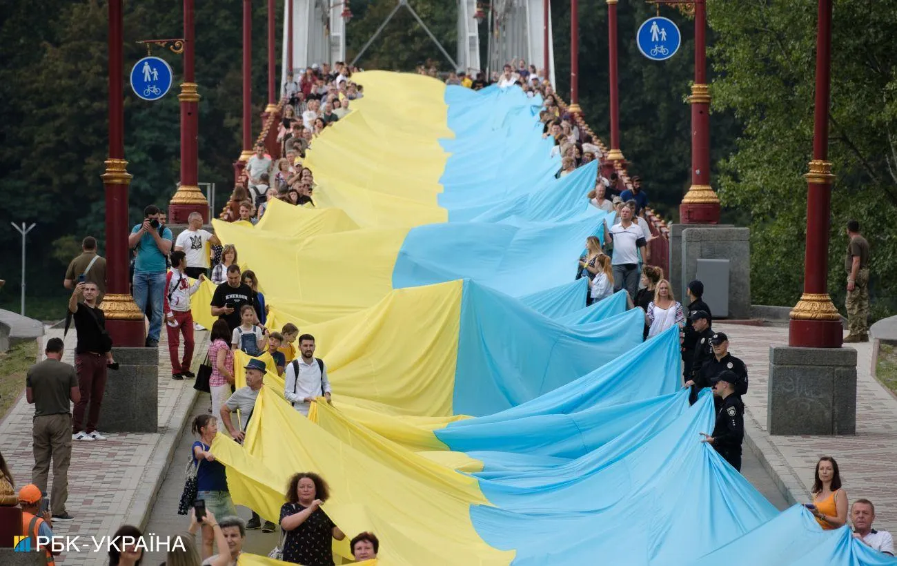 Соціологи показали, яка зменшилася частка громадян України, які вважають себе росіянами