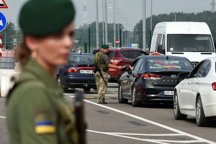 Туристичний бум спричинив  збільшення потоку людей та автомобілів на кордоні з Польщею