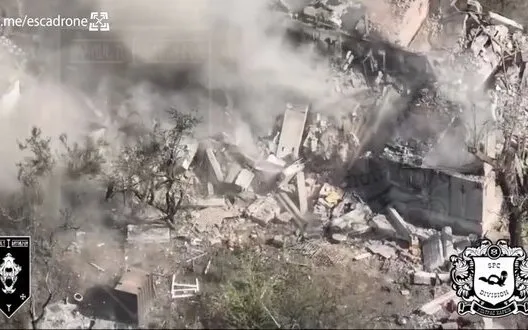 Kamikade drones destroyed two buildings along with Russian invaders. VIDEO