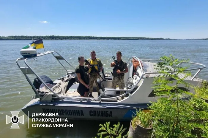 Чоловік намагався незвичним способом переправитися через Дунай, йому завадили прикордонники