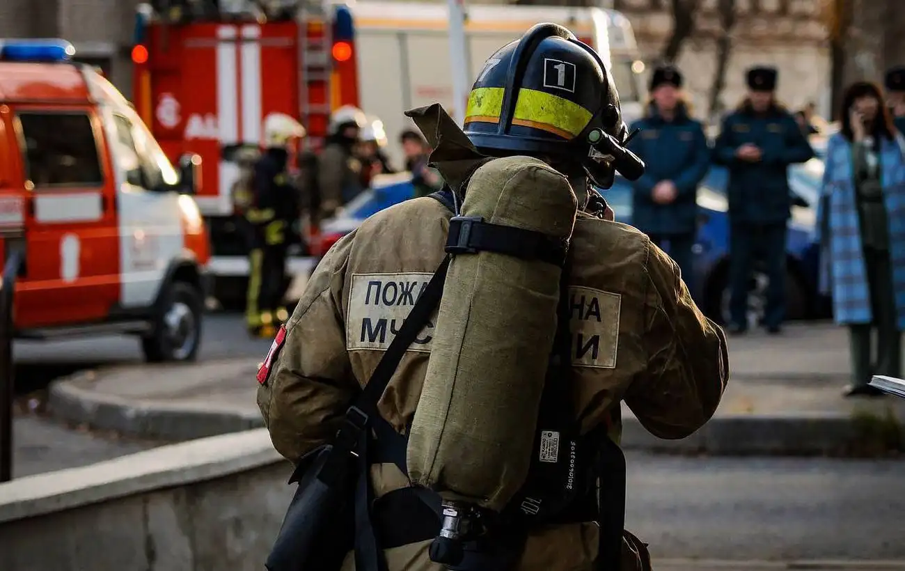 Удар по складу у Тверській області: димовий шлейф помітили з космосу