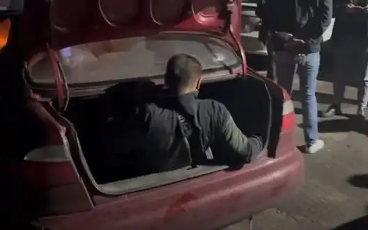 Man paid 13 thousand dollars for traveling in trunk to border with Romania - SBGS. VIDEO&PHOTOS