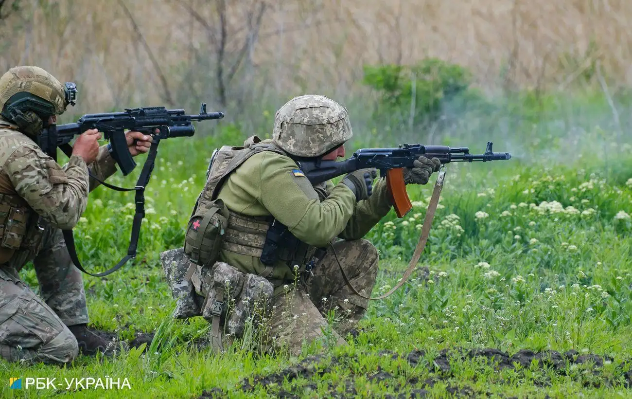 На фронте зафиксировано 170 боев, враг наиболее активен на пяти направлениях - Генштаб