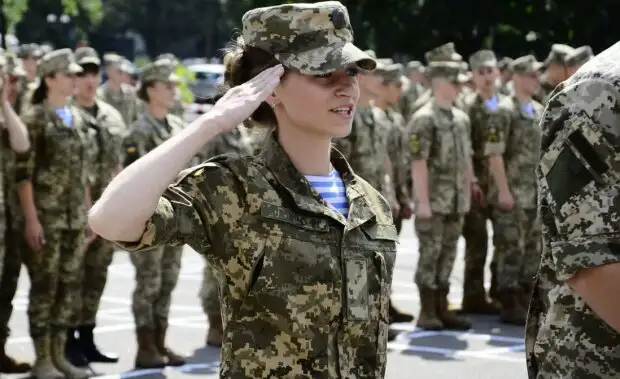 Военный учет женщин: к чему готовиться в октябре