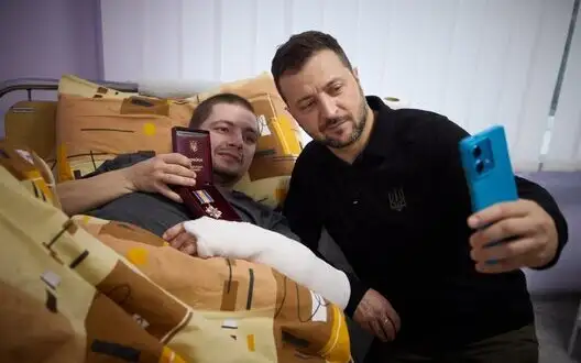 Zelenskyy visits wounded soldiers in Sumy and honors them with state awards. PHOTOS