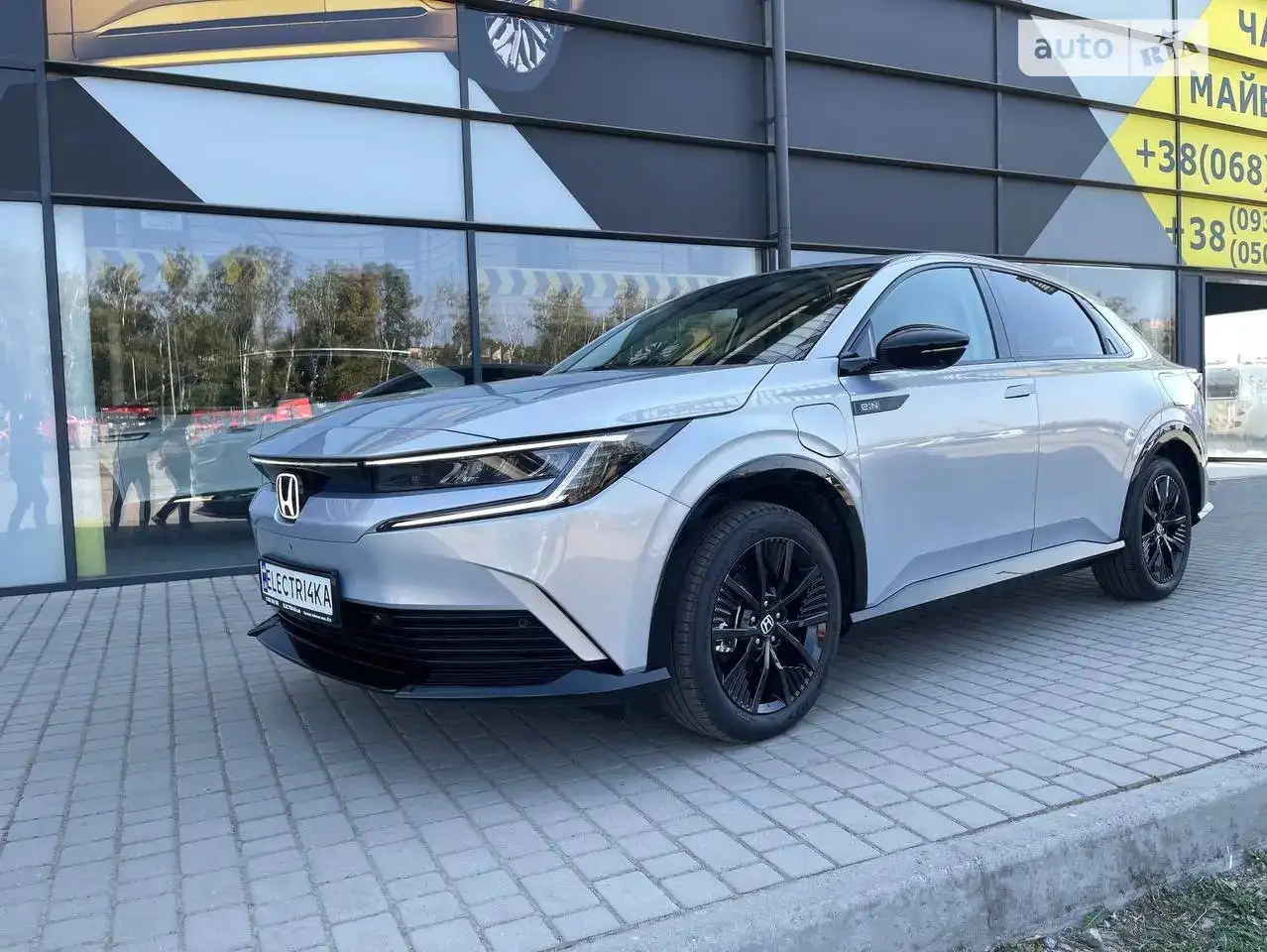 В Украине появился новейший доступный электрокроссовер Honda с запасом хода 545 км (фото)