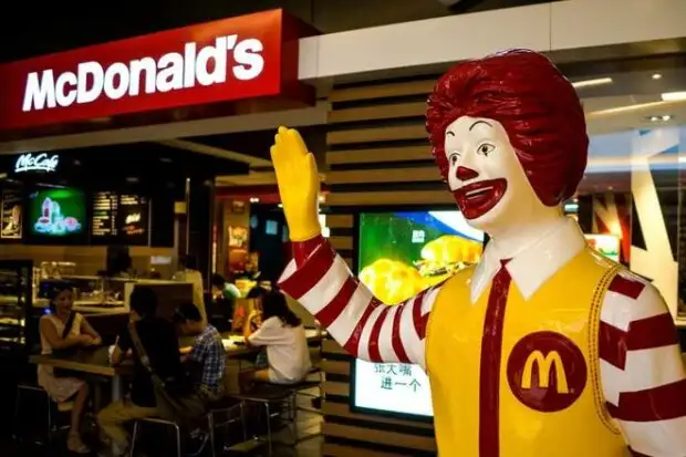 Европейцев обманули и пообещали "золотые горы": McDonald's использовал людей в рабство