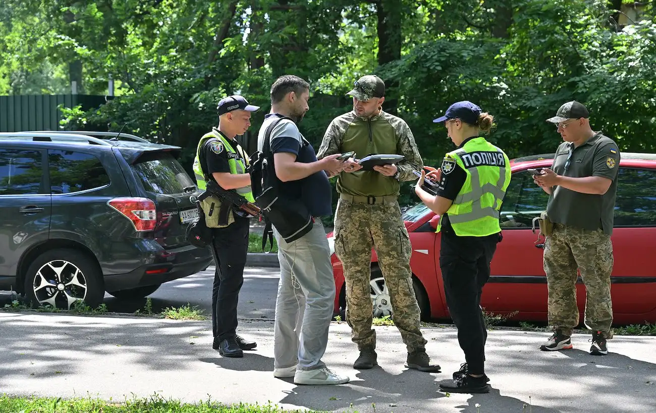 На время аудита критических предприятий бронирование работников приостанавливать не будут, - Минобороны