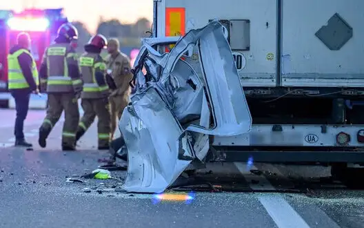 In Poland, minibus with Ukrainians crashes into truck: two dead. PHOTOS