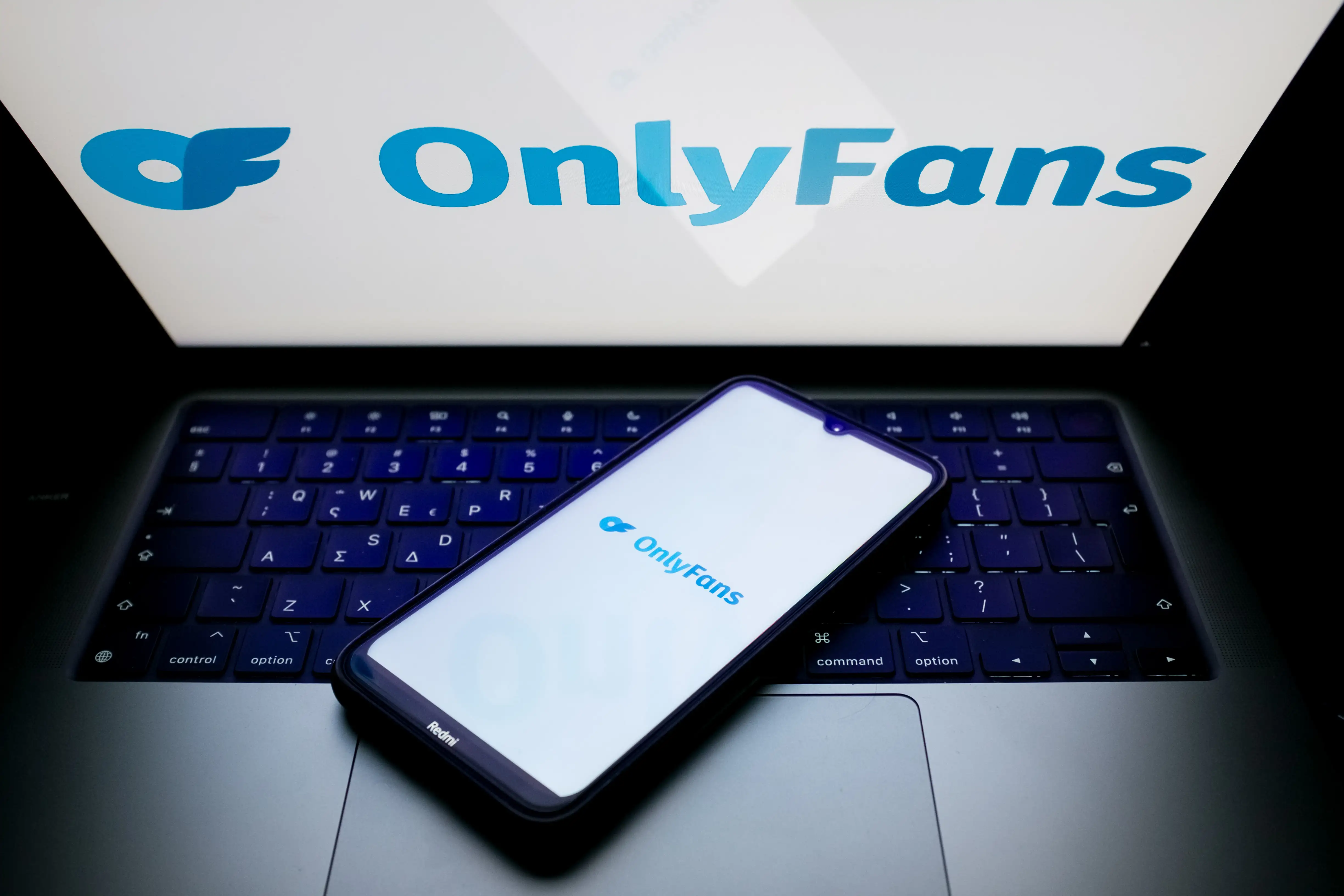 Мужчина потратил $135 тысяч на OnlyFans, пока его жена лечилась от рака