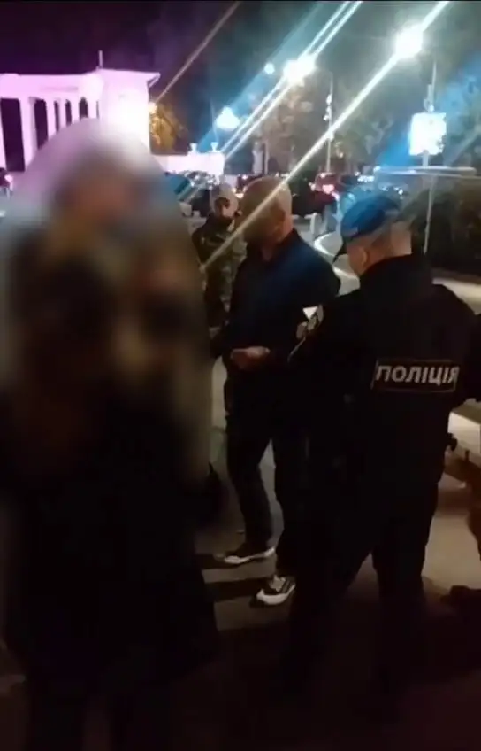 В Днепре гендиректор компании по производству окон обругал военных (фото, видео)