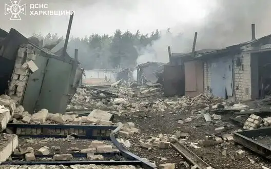 8 garages and cars burned down: Russia bombed Kivsharivka in Kharkiv region. PHOTOS