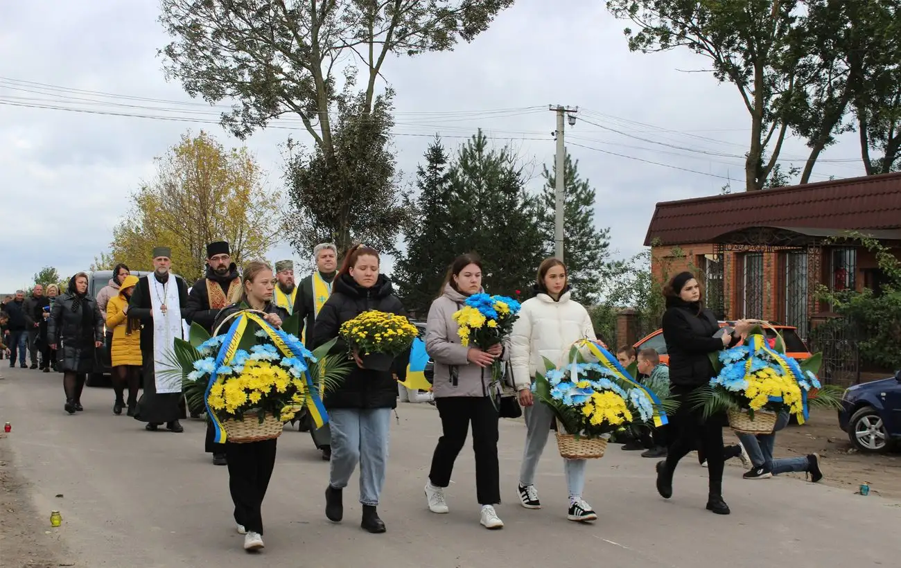 Во Львовской области священники УПЦ МП устроили скандал на прощании с воином: детали