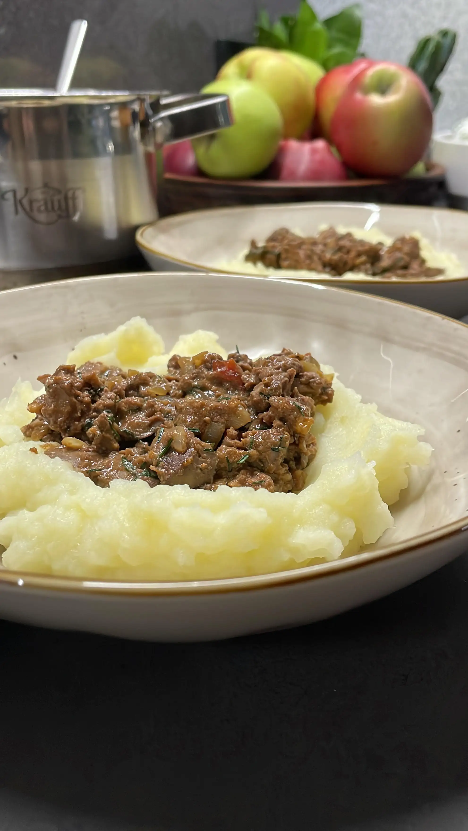 Получается пикантно и нежно: рецепт куриной печени с яблоками