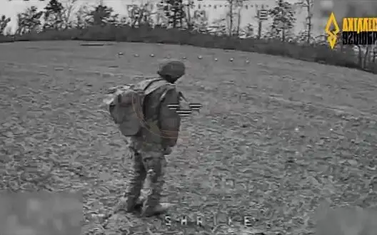 Kamikaze drone attacks Russian invader while he stands alone in field. VIDEO