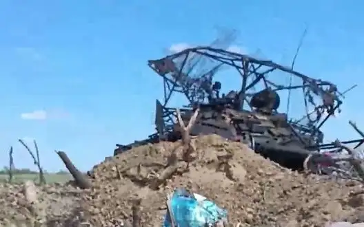 Russian filmed aftermath of failed assault: "Here is our tank hit, crew fled". VIDEO