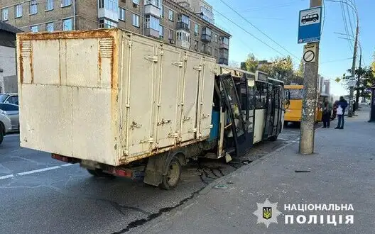 In Kyiv, truck crashes into minibus: 9 injured, 7 hospitalized. VIDEO&PHOTOS