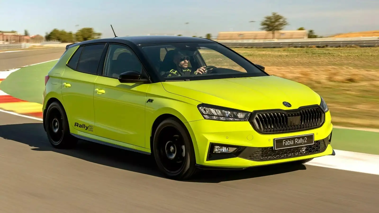 Карманная ракета: представлена самая мощная Skoda Fabia в истории (фото, видео)