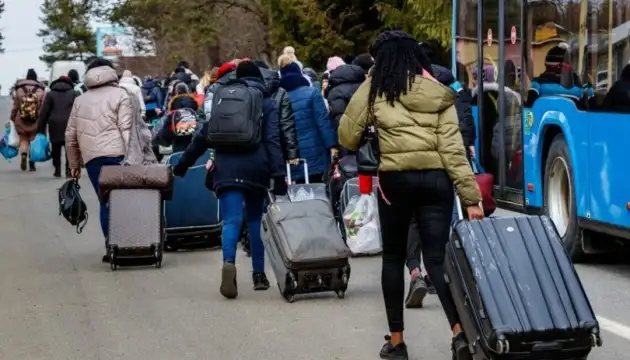 "Возвращаются в оккупацию": Украина провалила политику по поддержке ВПЛ, — Шуляк