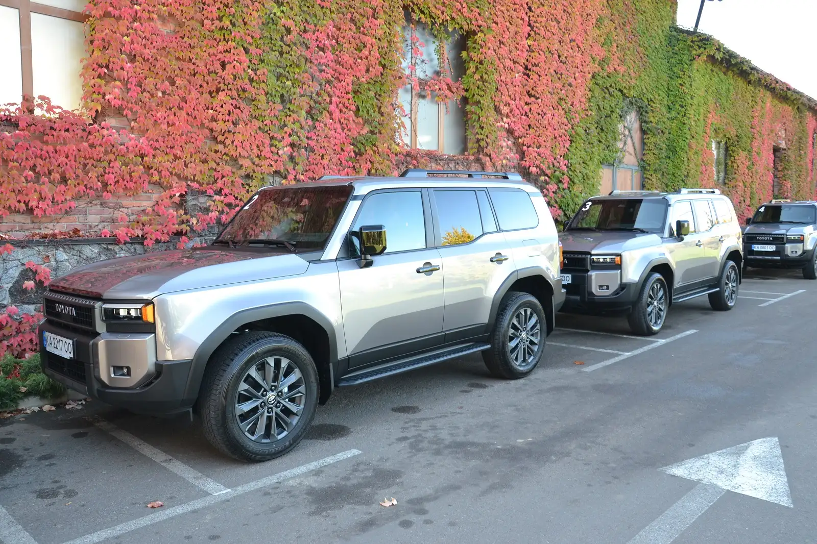 В Украине презентовали новые Toyota Camry и Land Cruiser Prado: подробности и цены (фото)