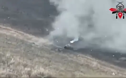 Occupier’s body smokes on field road after Ukrainian UAV attack. VIDEO