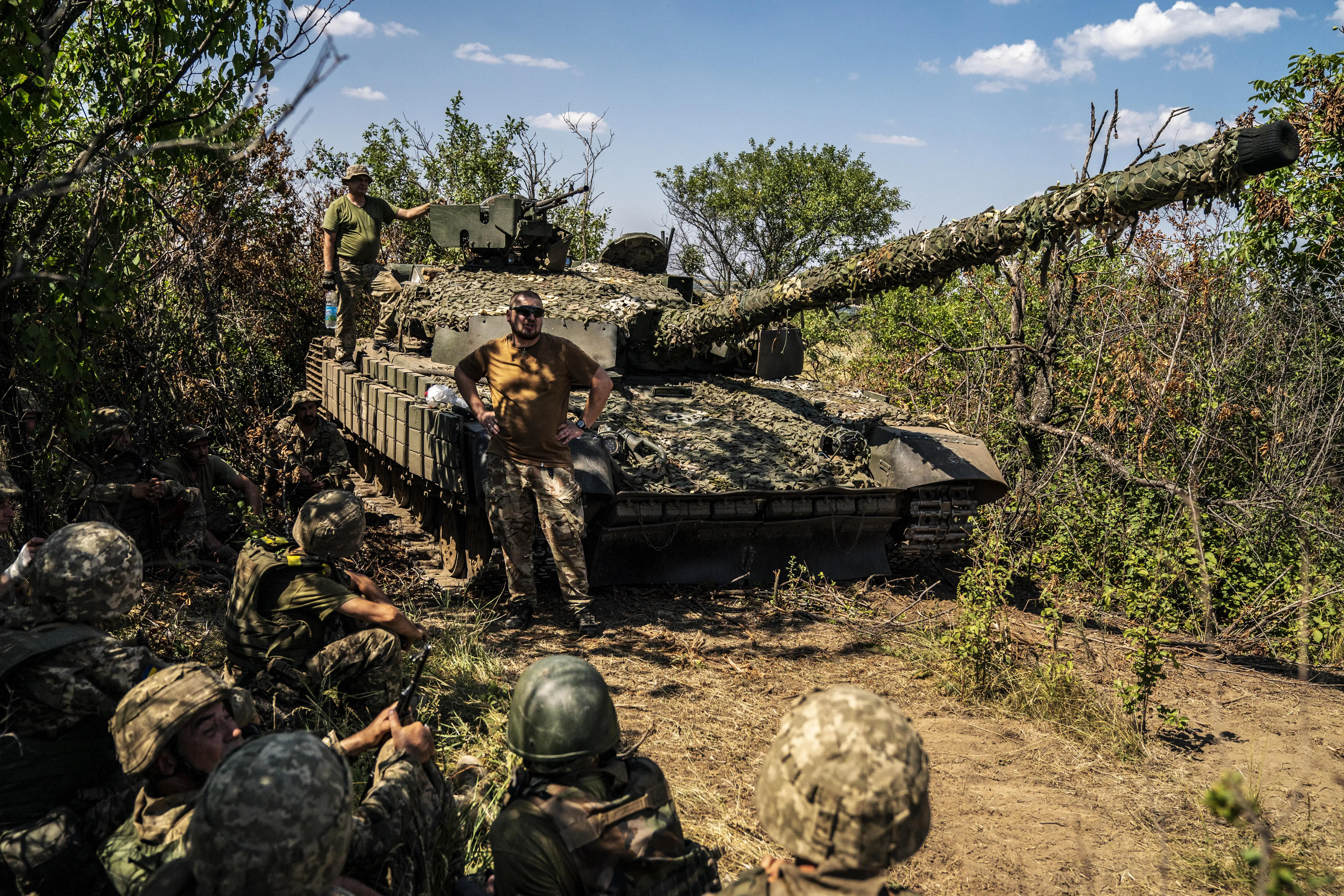 Пехота нападает по флангам. Войска РФ продвигаются в Селидово, грозит ли ВСУ окружение