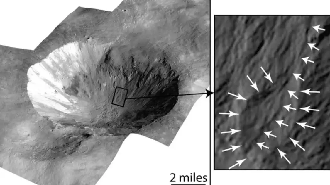 На поверхности астероида Веста нашли загадочные "следы": что их там оставило