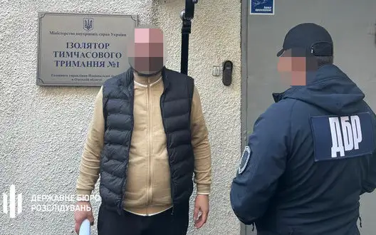 In Odesa, doctor, together with officials of MSEC, earned money on establishing fictitious disability for servicemen: more than $80 thousand in cash was seized. PHOTOS