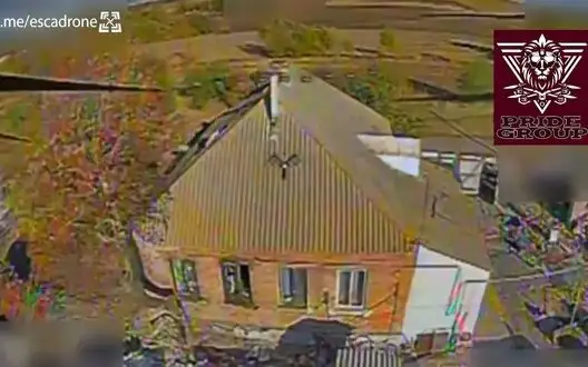 Kamikaze drone attacks building with occupiers in Kursk direction. VIDEO