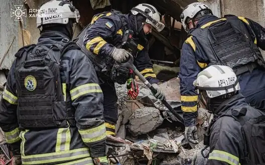 Russian air strike on high-rise building in Kharkiv: death toll rises to three, 35 injured. PHOTOS