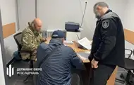 Полковника медслужби викрили на "бойових виплатах" дружині