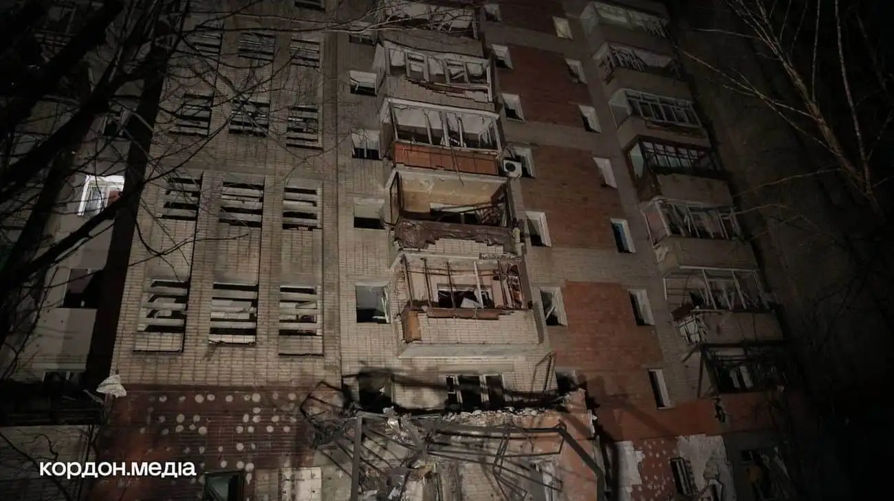 Russians hit multi-storey building in Sumy with attack UAV: pregnant woman is among injured – photos