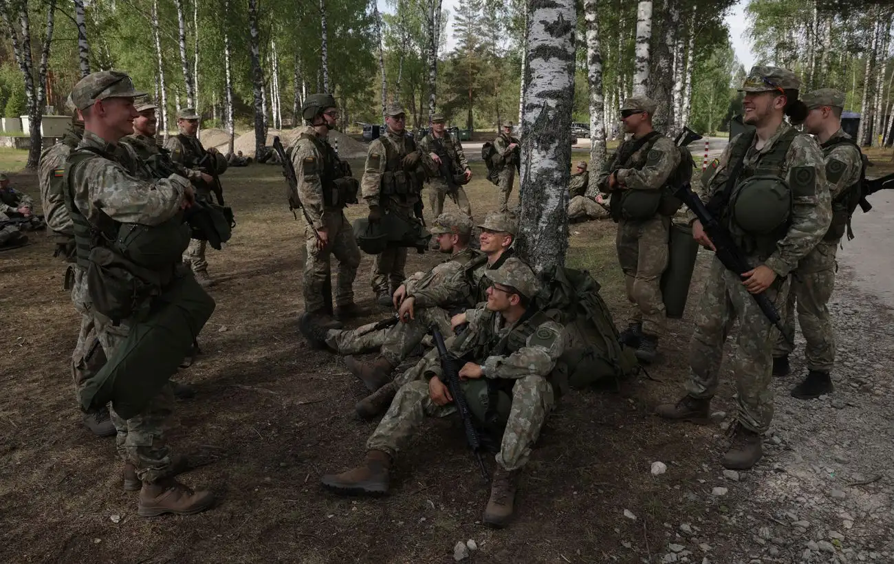 Литовцям із подвійним громадянством РФ чи Білорусі можуть заборонити службу в армії