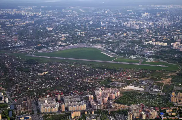 К Кличка візьмуться будувати дорогу до закритого аеропорту за рекордні гроші: 1 сантиметр – 3 627 грн