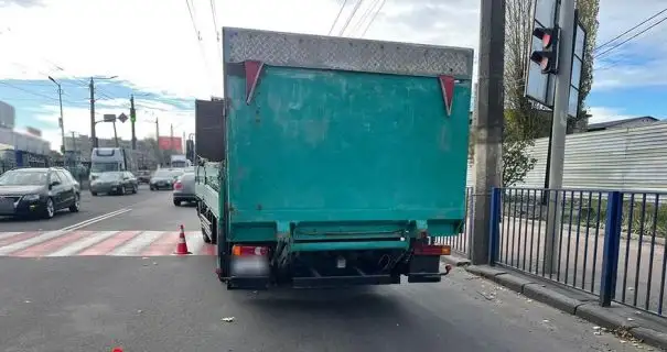 В Житомире грузовик сбил на "зебре" пешехода