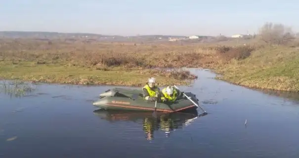 На Рівненщині сталася смертельна ДТП: автомобіль злетів з дороги в річку