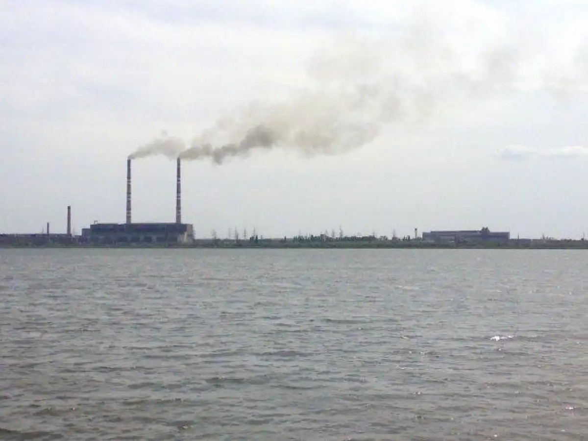 Destruction by the Russian army of the dam of the Kurakhiv Reservoir — water is coming, but without flooding