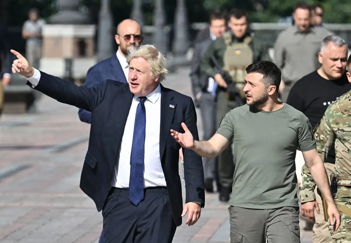 Ukraine-Russia war live: Boris Johnson says British troops may have to go to Ukraine if Trump cuts Kyiv’s aid 