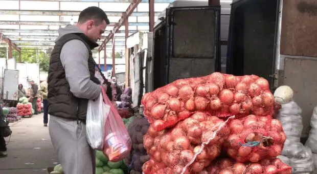 Ошибка, портящая ваш лук: почему лучше избегать холодильника