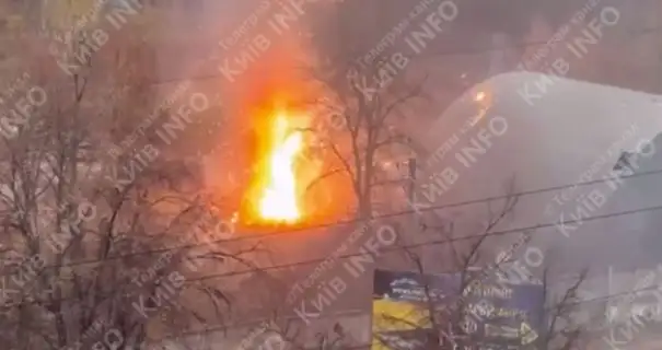 В сети показали видео сбивания "шахеда" над Киевом, дрон сдетонировал после падения