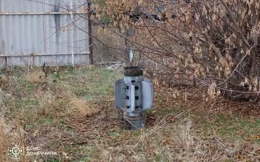 Sappers seize dangerous fragment of Smerch that fell on private yard in Donetsk region. PHOTOS