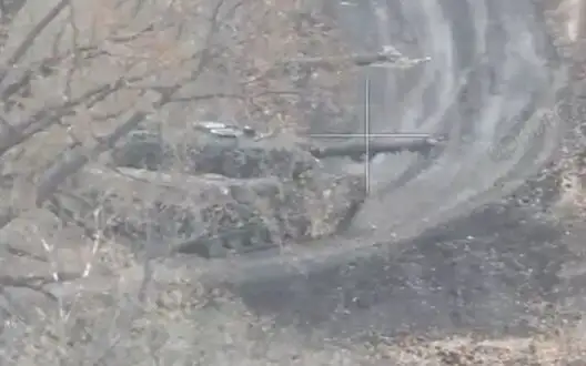 Crew of "Leopard" tank waiting for enemy convoy and destroying three of five Russian armoured vehicles. VIDEO