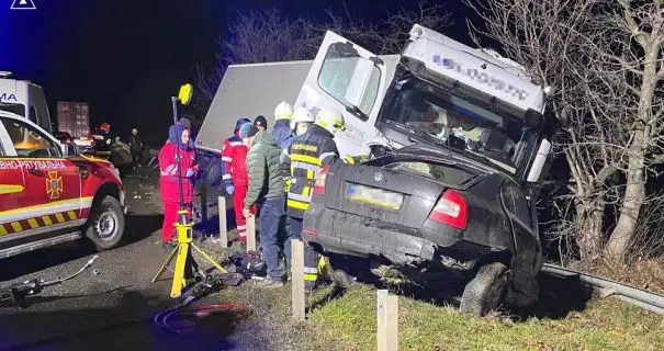 На Хмельниччині зіткнулися вантажівка та легковик: загинули дві людини