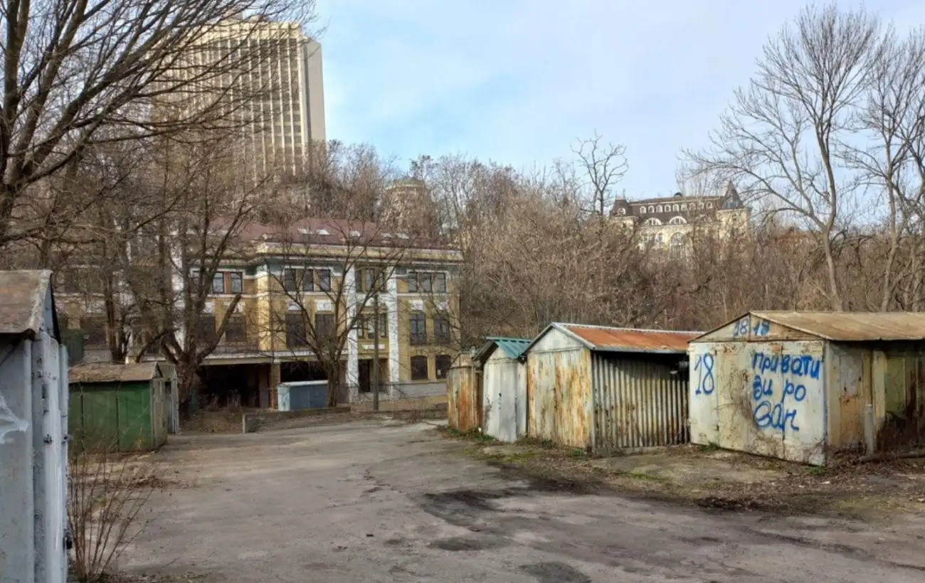 В Кияновском переулке на месте старых гаражей построят противорадиационное укрытие