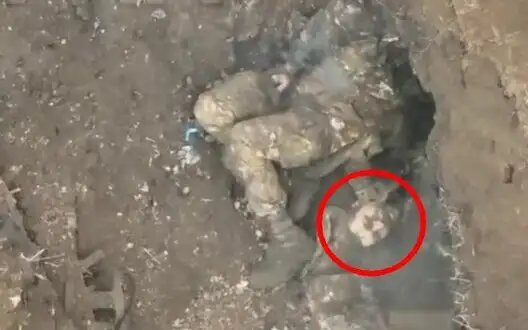 Occupier’s torso lies on battlefield next to his head. VIDEO 18+