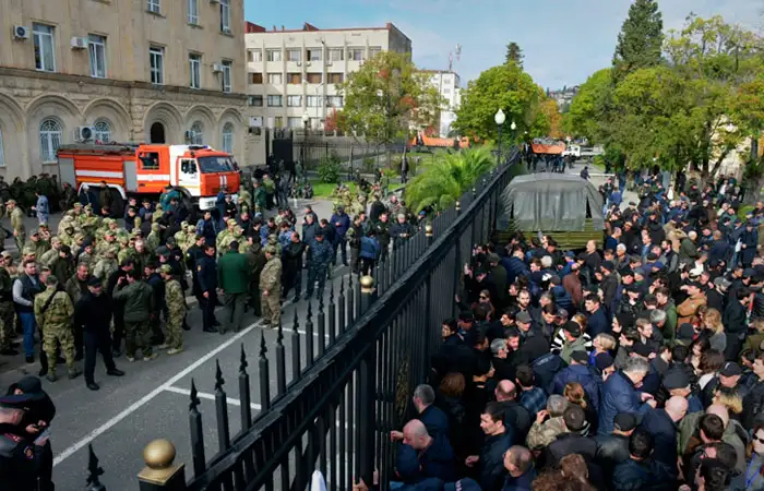 В окупованій Росією Абхазії спалахнули масштабні протести ― відео