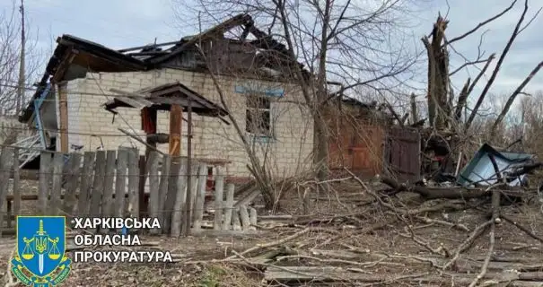 Росіяни вдарили з авіації по селу біля Купʼянська: постраждали 3 людини