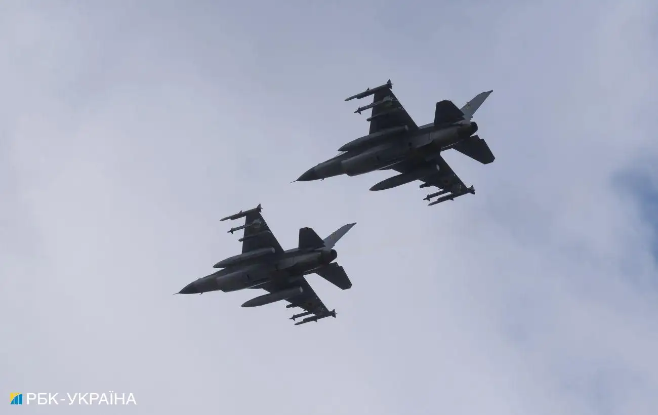 Пилоты F-16 сбили 10 воздушных целей во время массированной атаки РФ, - Зеленский