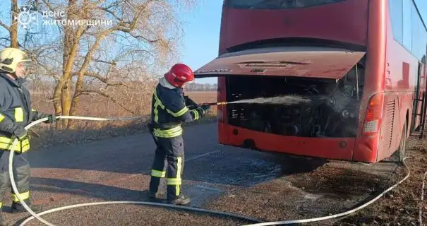 На Житомирщині під час руху загорівся пасажирський автобус