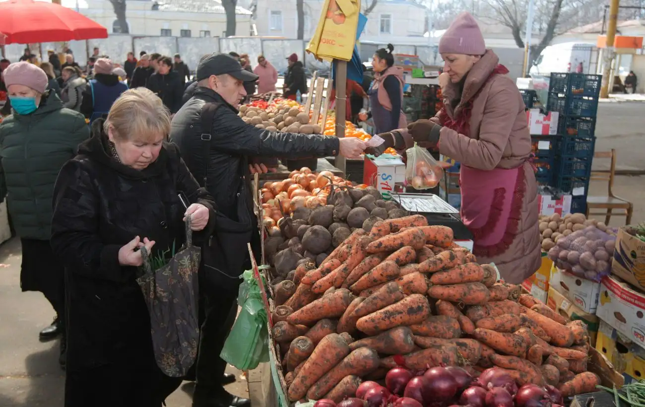 Ціни в Україні зростатимуть швидше: фінансові аналітики та населення погіршили очікування